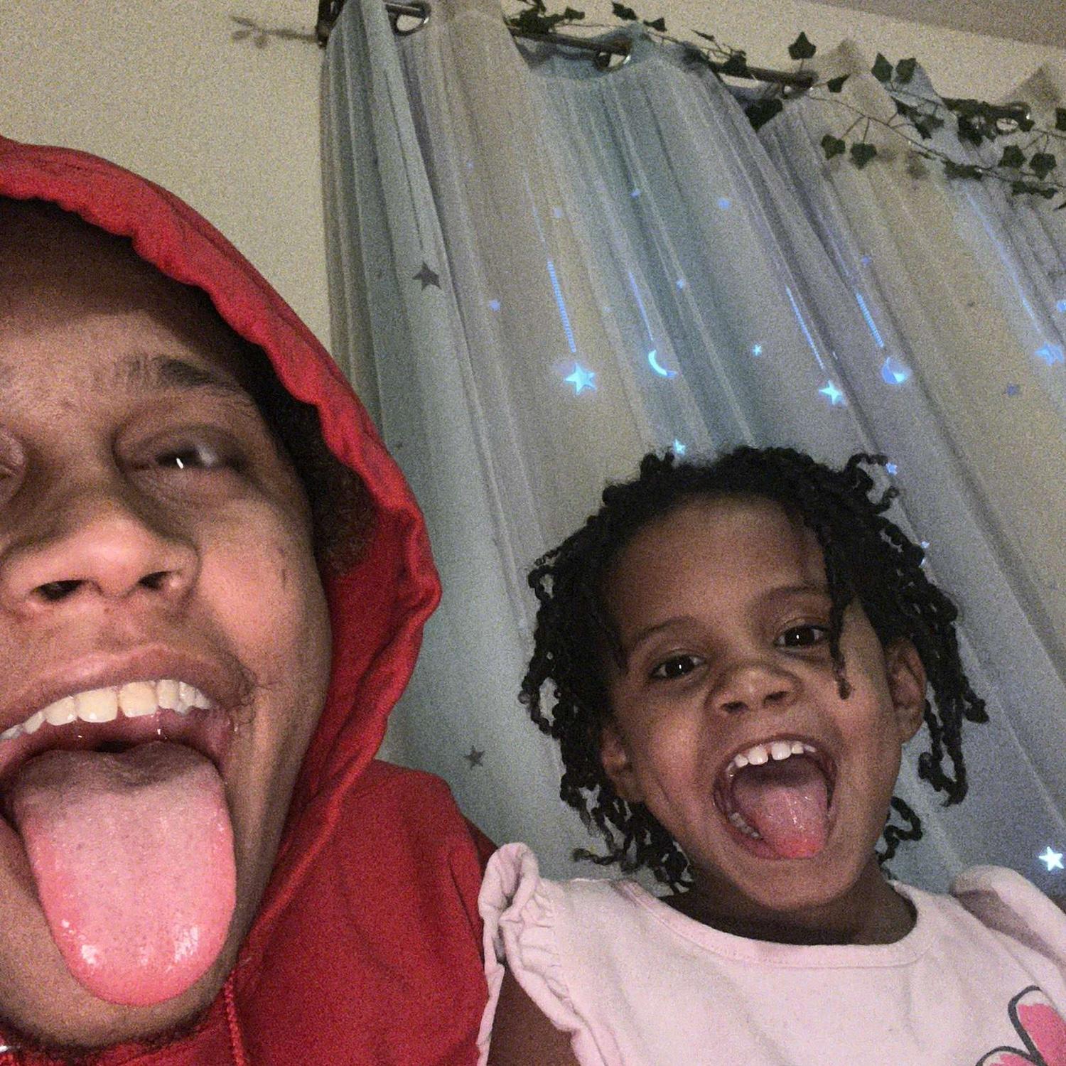 Tongues out funs out😛😛😛