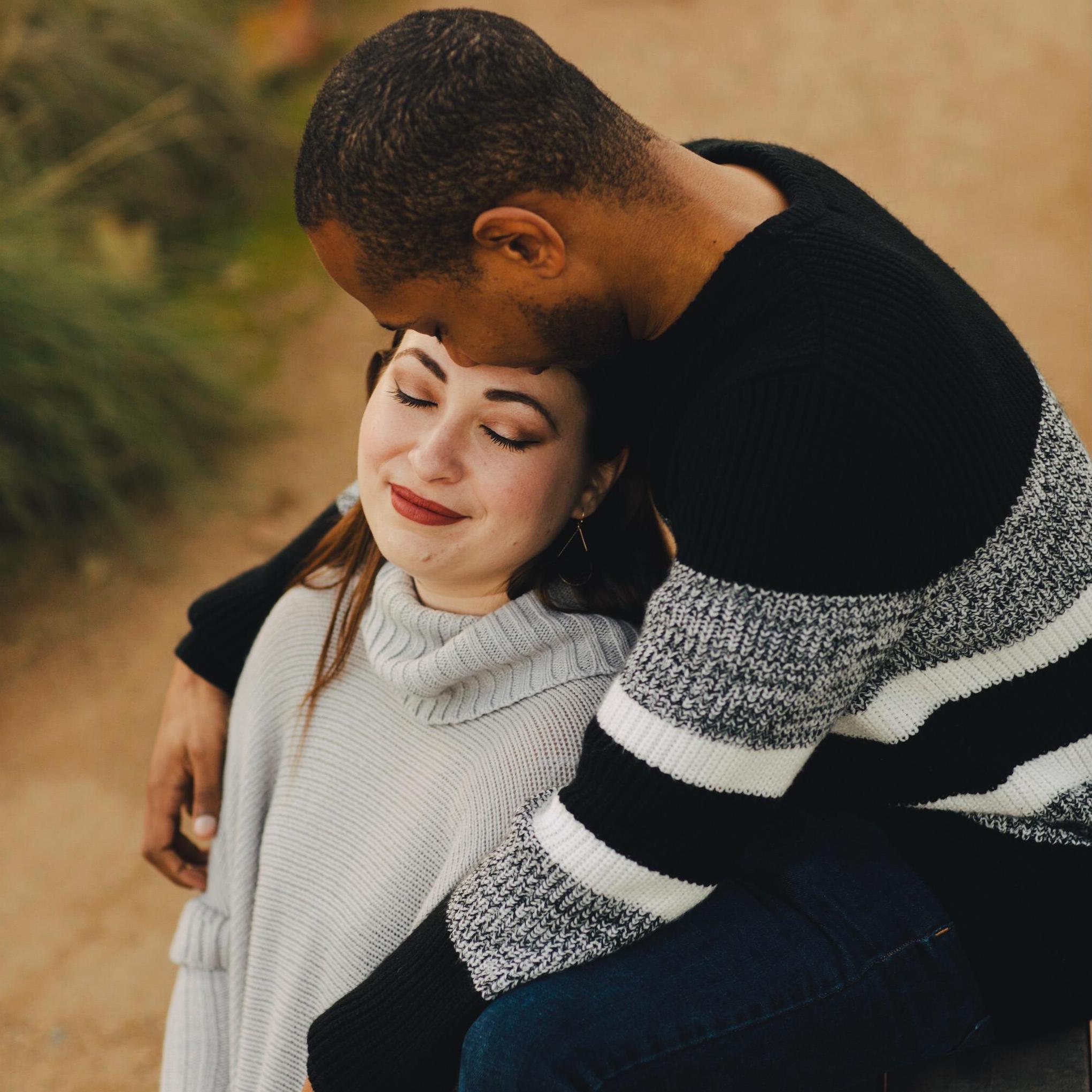 ENGAGEMENT PHOTOS - ROBBIE SNYDER PHOTOGRAPHY