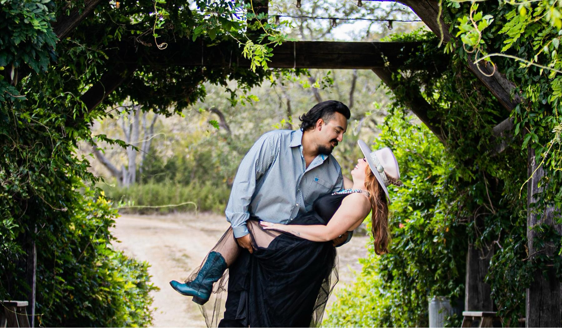The Wedding Website of Taylor Robichaux and Ian Gomez