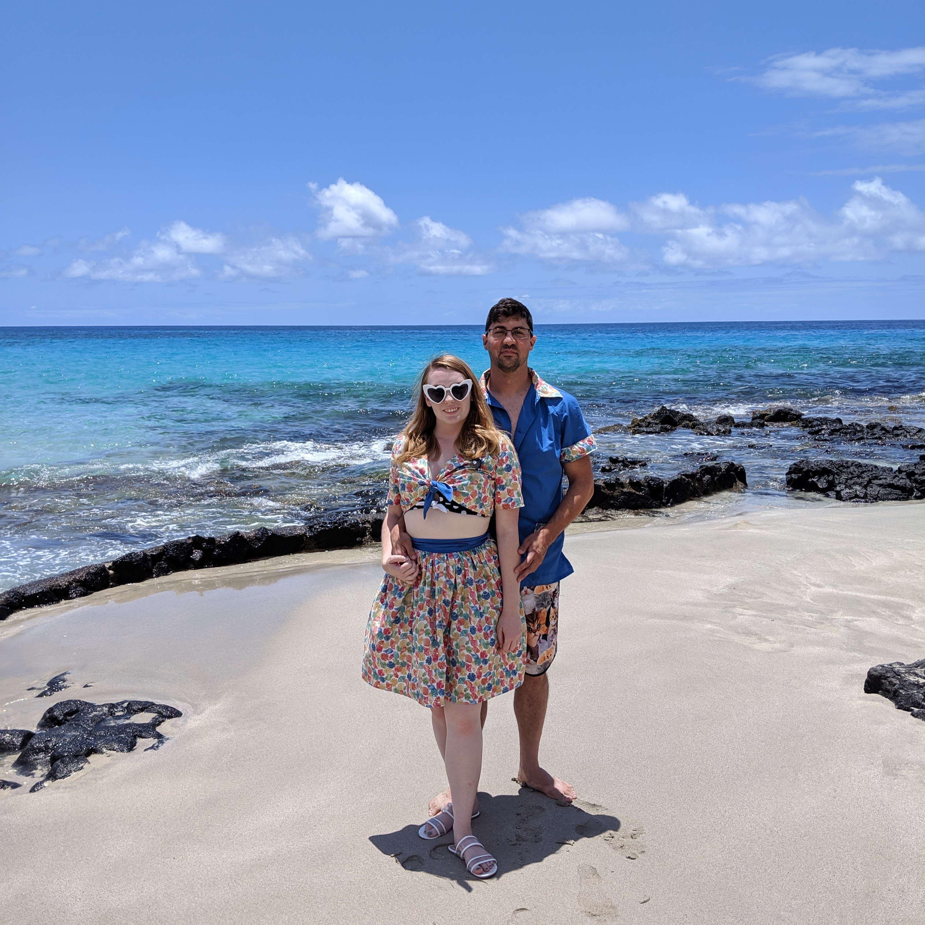 Megan and Federico on a trip to Hawaii with friends.  

Megan e Federico in viaggio alle Hawaii con degli amici.