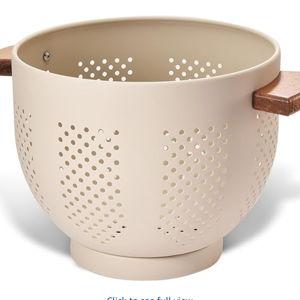 Metal Colander with Wood Handle and Stable Base, Powder Coated Steel Kitchen Strainer Basket for Draining Pasta, Vegetable and fruit(7quart,Sandyellow)