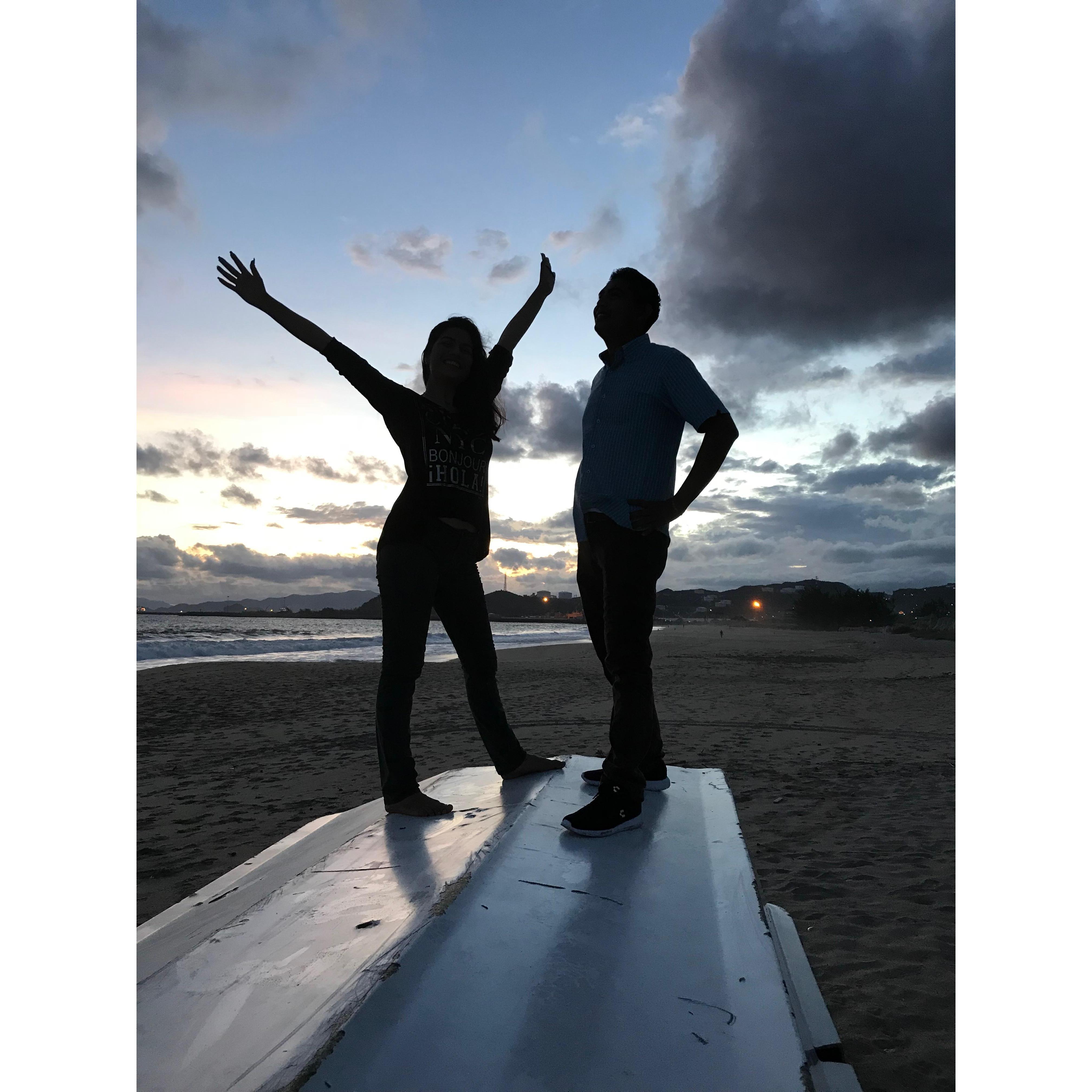 Enjoying the sunset in Playa Abierta, Salina Cruz, Oaxaca, Mexico.
Jan/02/18