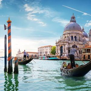 Honeymoon: Gondola ride in Venice
