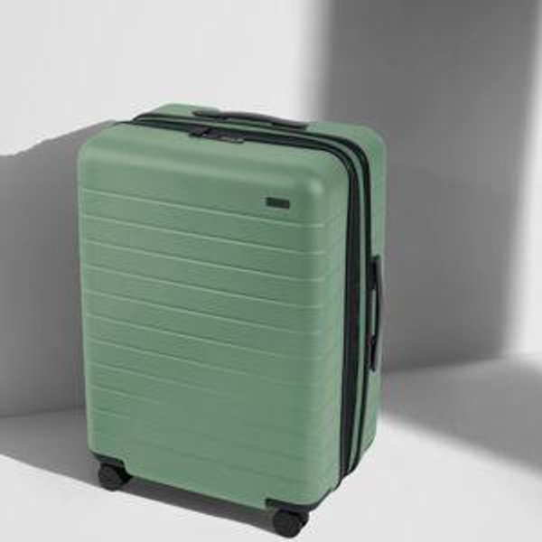 Expandable Medium Suitcases: Sea Green | Away