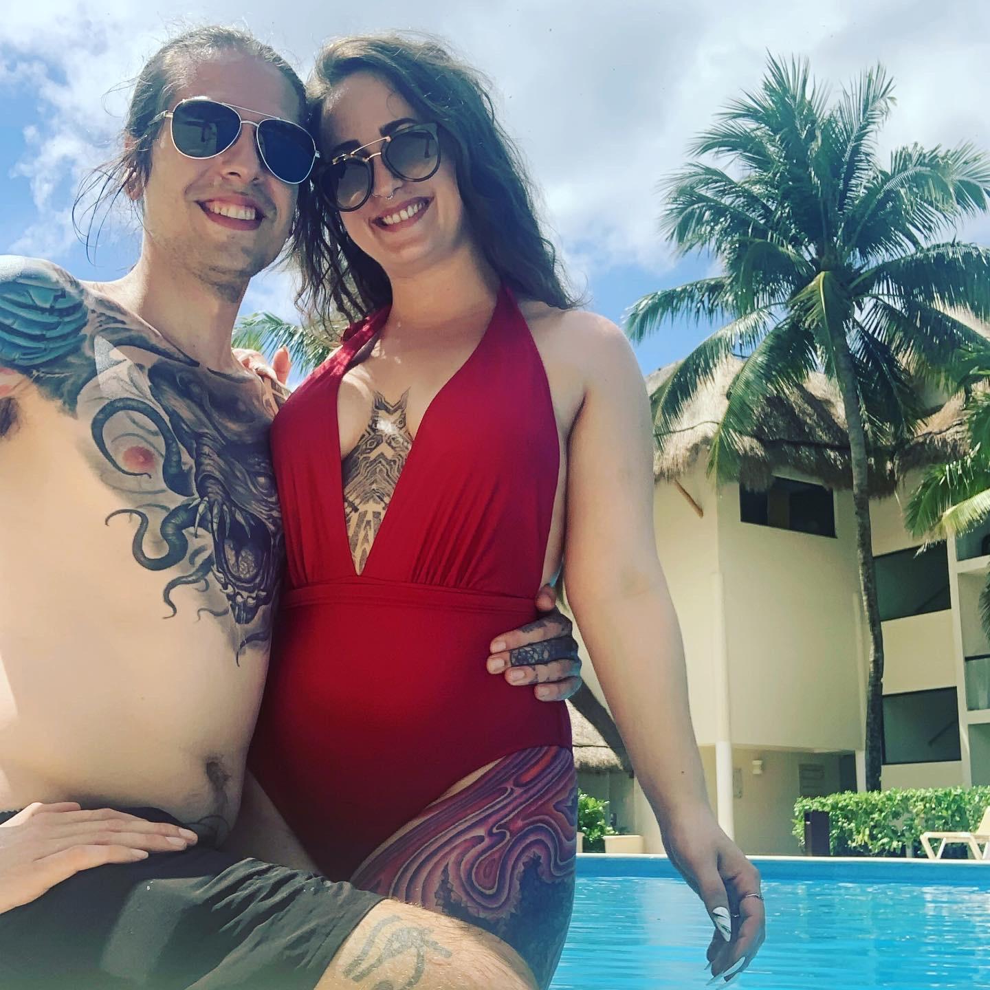 Poolside vibin' - summer 2022