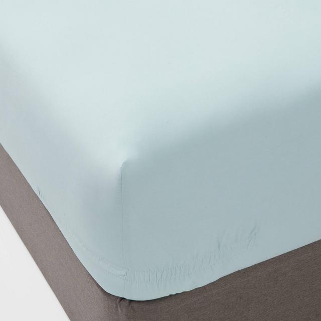 Queen 300 Thread Count Ultra Soft Fitted Sheet Light Blue - Threshold™