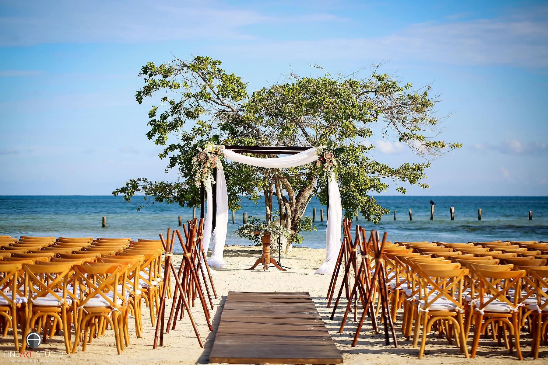 The Wedding Website of Lucia Elizondo and Alejandro Osores