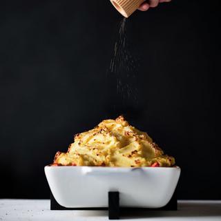 Oven-to-Table Baking Dish with Trivet