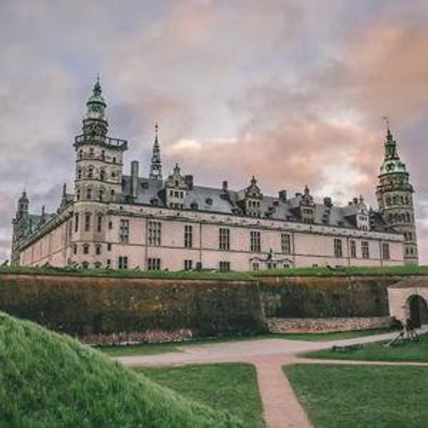 Gift a private tour of Hamlet's Castle
