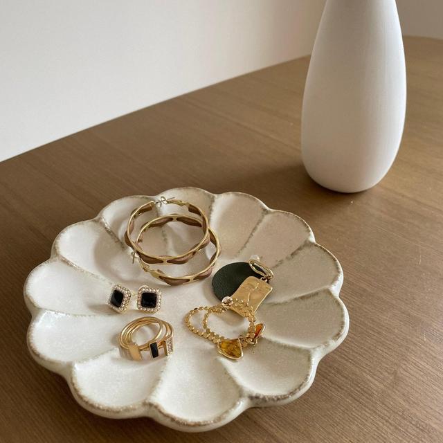 Exclusive Hand-Made Ceramic Rinka Flower Plate | Kaneko Kohyo Porcelain Collection - Made in Japan - White/Ivory