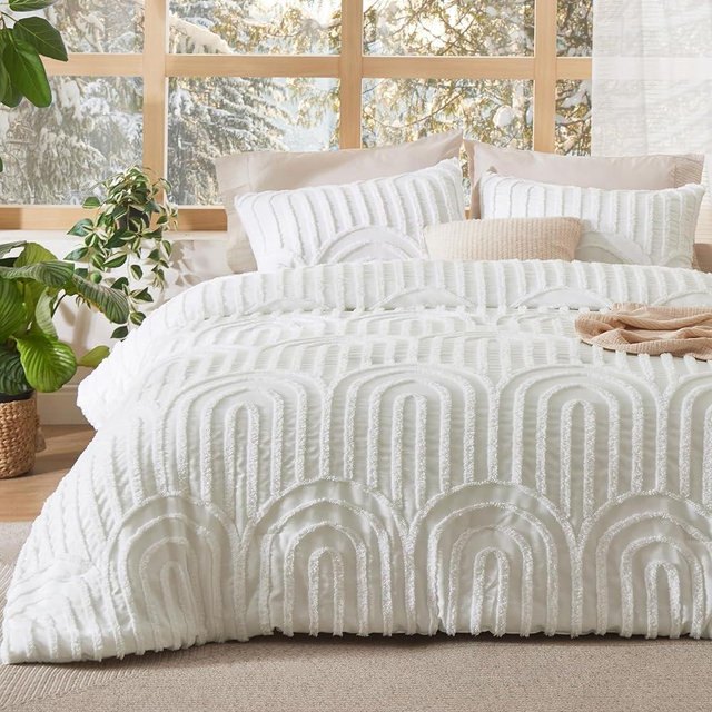 Bedsure Boho Tufted Queen Comforter Set - White Boho Queen Size Bed Set, 3 Pieces Farmhouse Shabby Chic Embroidery Bedding, Soft Fluffy Cozy Arch Pattern Comforter for All Seasons
