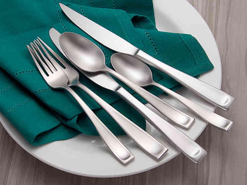 Oneida® Moda 75-Piece Flatware Set