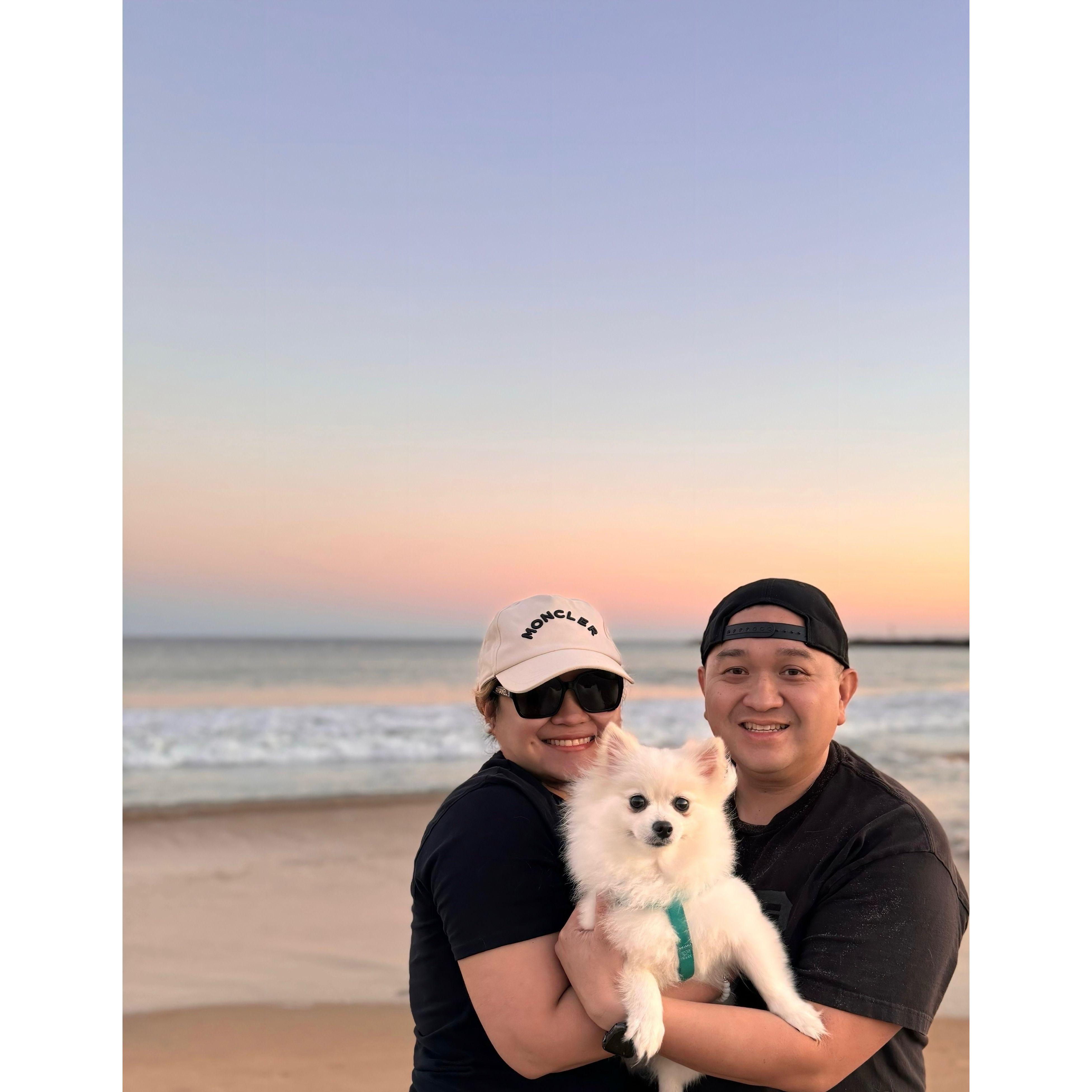 We love beach 🏖️ strolling with our baby Somi and watching the perfect sunset 🌅 and nice waves 🌊
