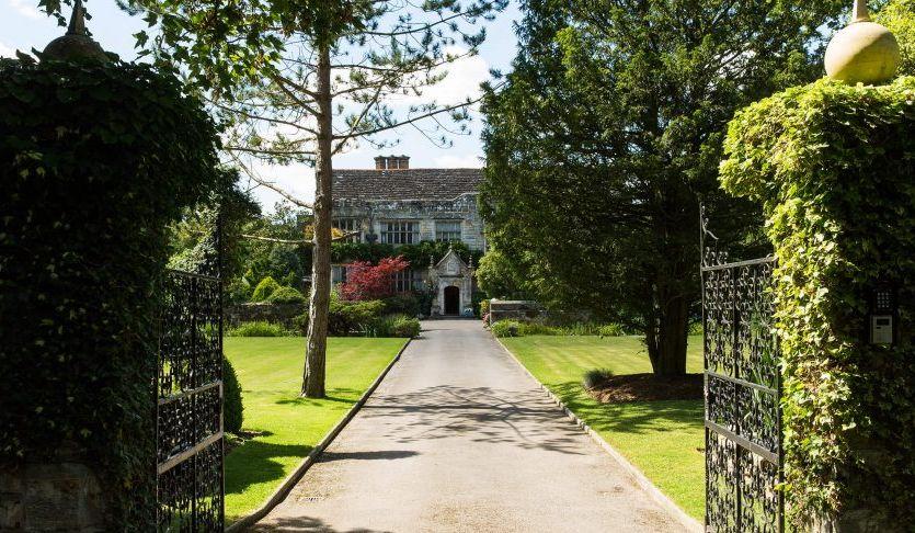 The Wedding Website of Frances Carney and Corridan White