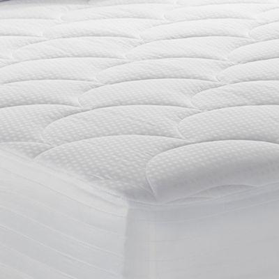 Therapedic® 500-Thread Count Queen Mattress Pad in White