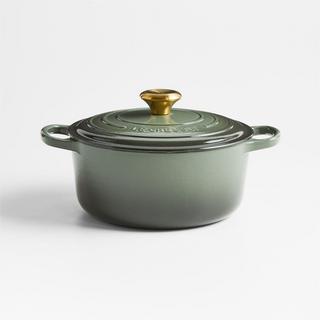 Signature Round Dutch Oven