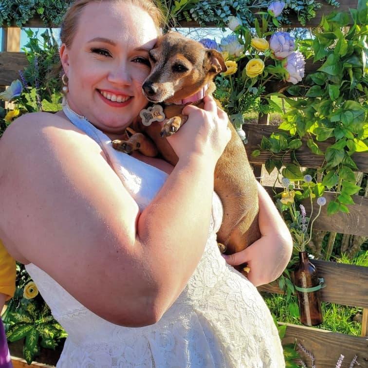Cemi & Kas

Bride and the flower dog