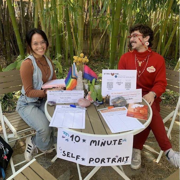Sarena and Aspen doing 10-minute portraits at an event together!
