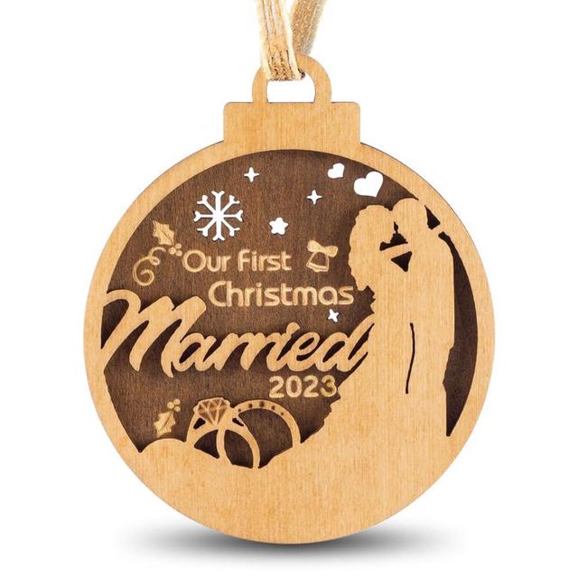Creawoo Our First Christmas Married 2023 Ornament, Wooden 1st Christmas Newlywed Couples Keepsake Wedding Gift, Hanging in Xmas Tree as a Memorable Decoration