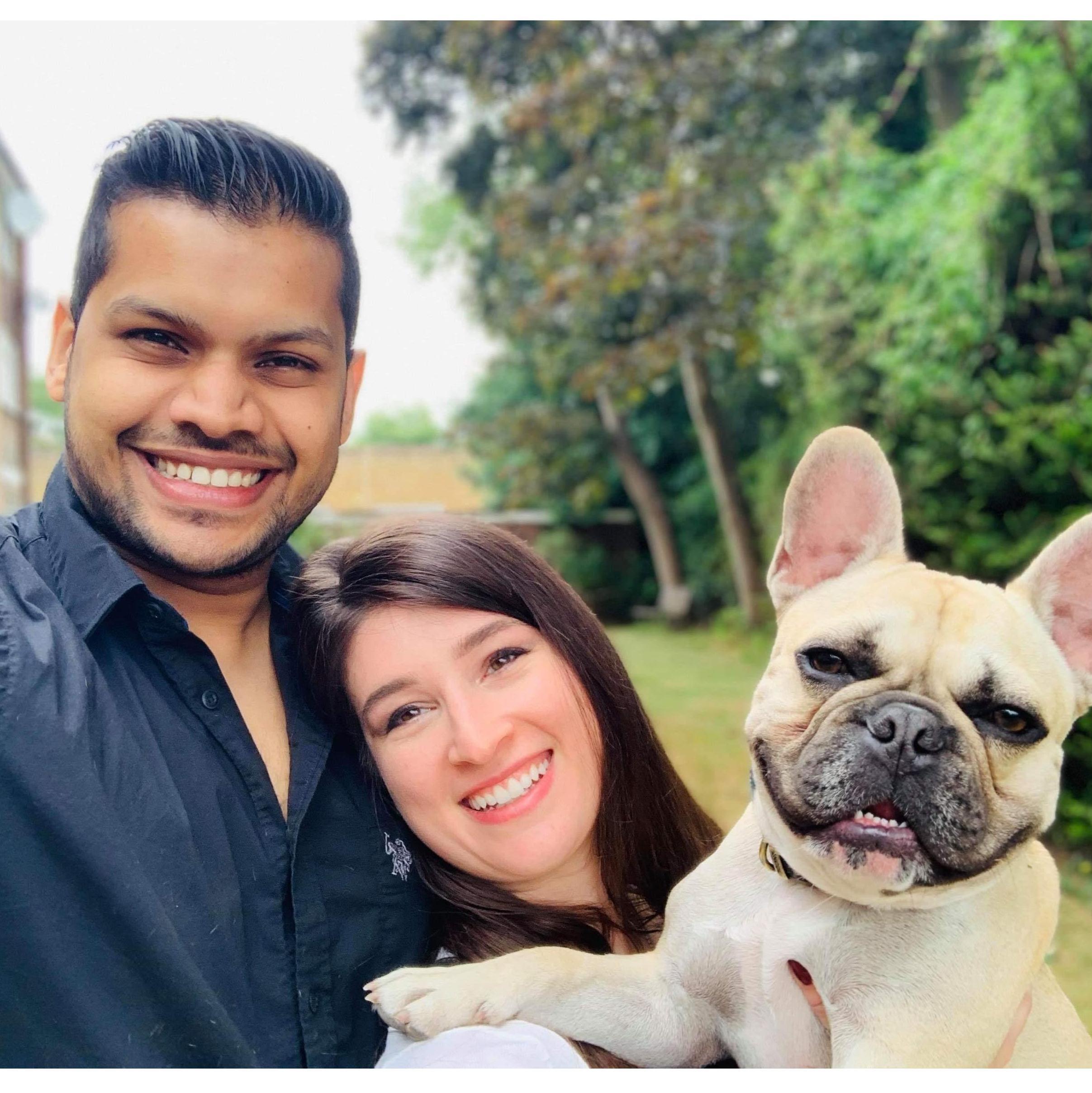 Family portrait! Tiny even smiled for the pic 😂