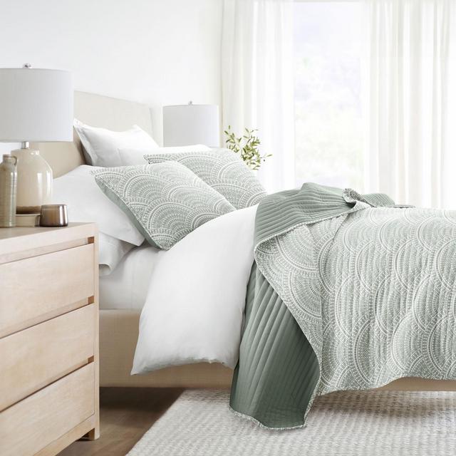 Luxury Lightweight Reversible Quilted Coverlet Set - Becky Cameron , Scallop / Eucalyptus, King/California King
