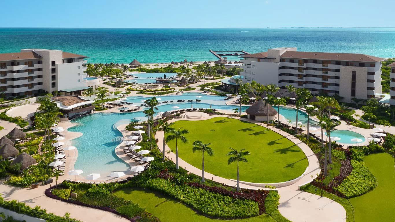 The Wedding Website of Kayli Flemington and Josh Wallace