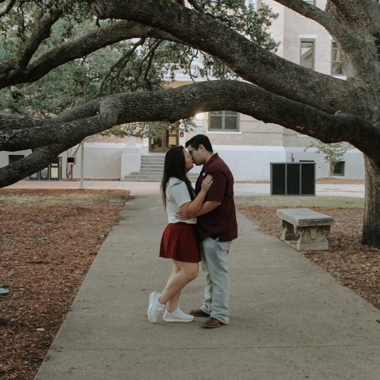 Texas A&M University | 11.08.2025 | Aggie tradition tells that if a couple walks underneath the Century Tree, they will marry ❤️