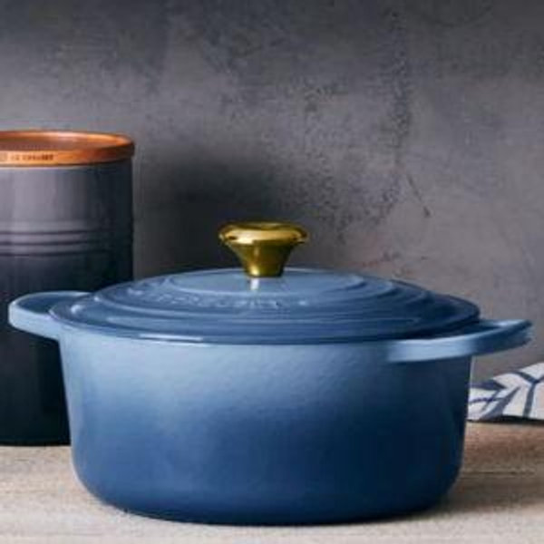 Le Creuset Signature Round Dutch Oven - Chambray