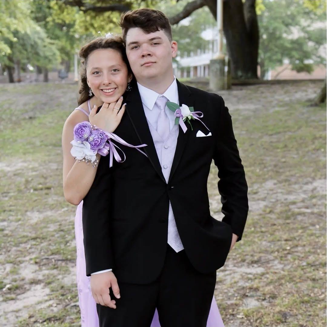 Senior prom 2022 ( the wind was not corporation with Evelyn's hair this day)