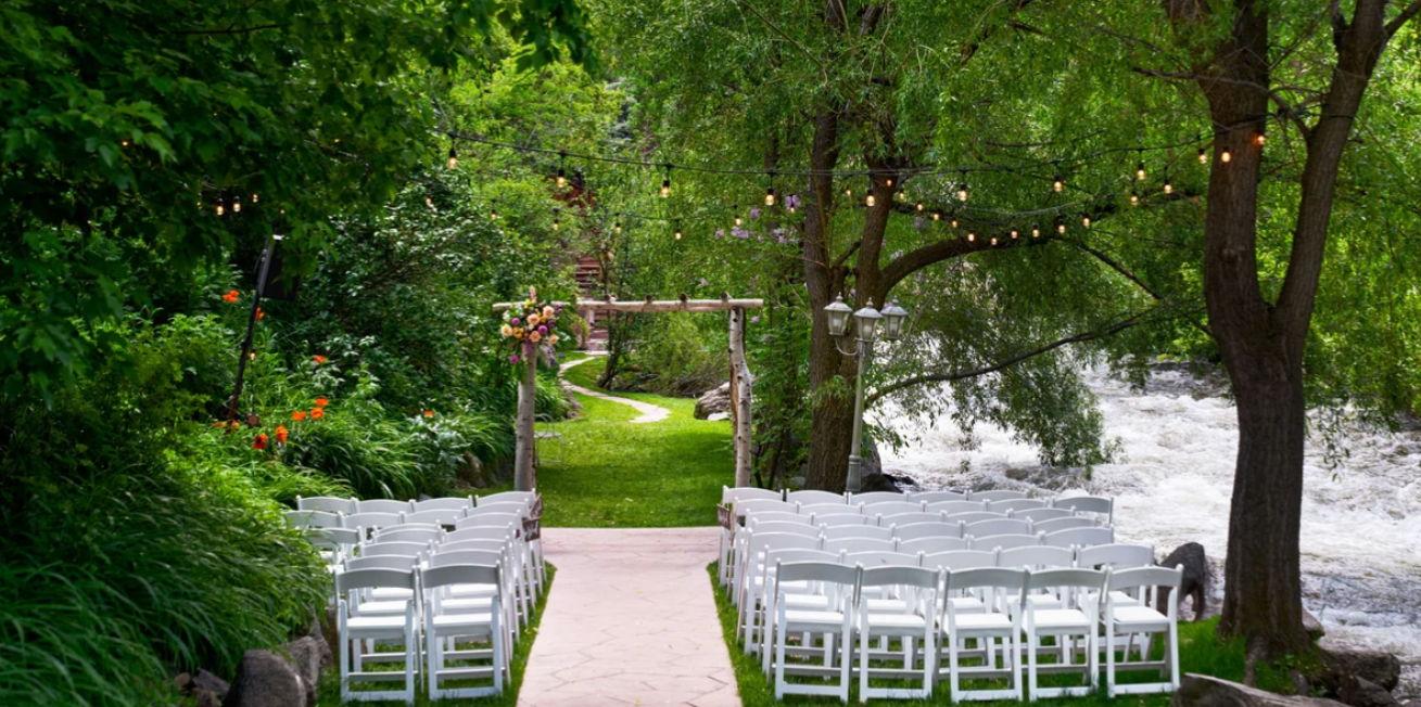 The Wedding Website of Hannah Clair and Tristin Bauer
