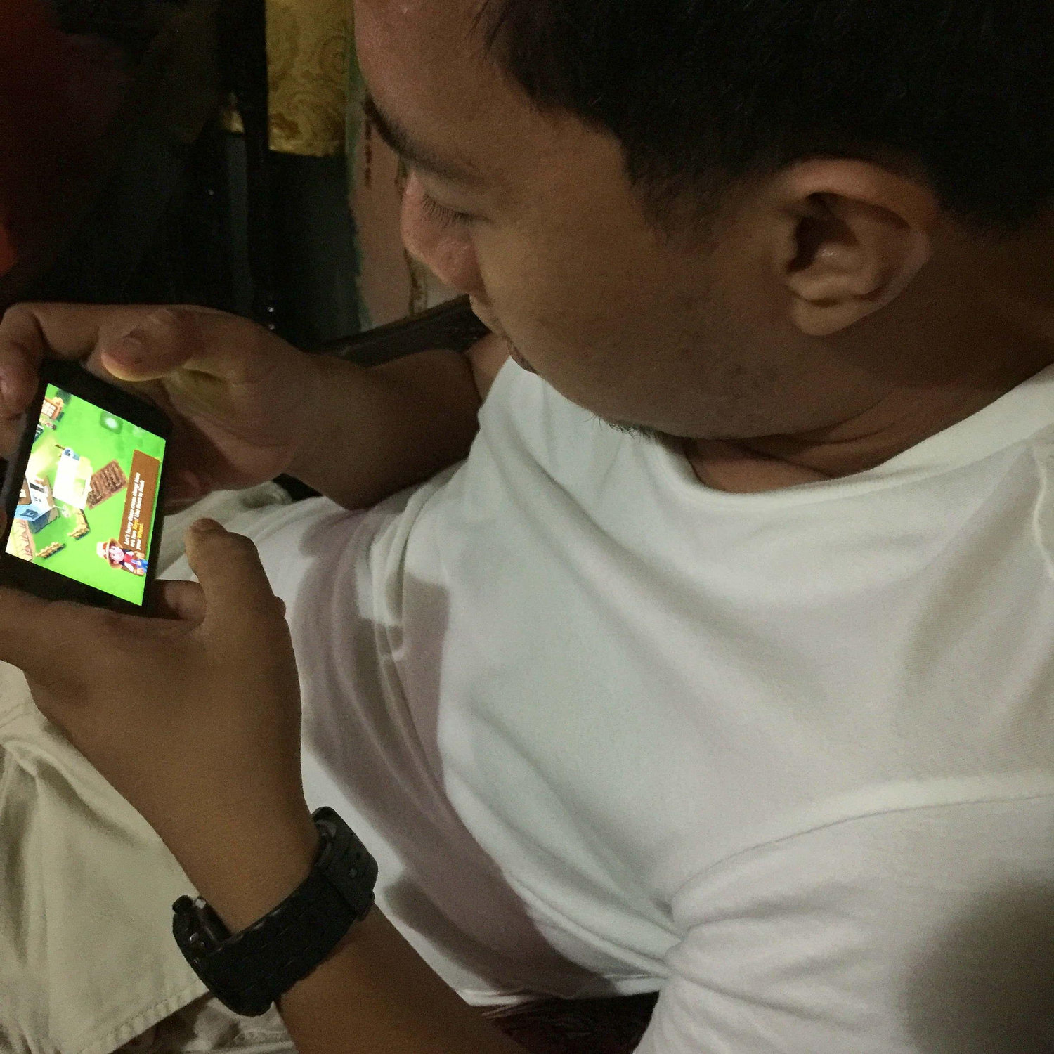 How do I know he loves me? ๐ต With this little things. Mr. Perfect patiently playing farm frenzy so I can have enough coins. ( Syempre may pagpilit, pero at least pumayag ๐ )