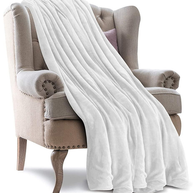 Utopia Bedding Fleece Blanket Throw Size White 300GSM Luxury Bed Blanket Fuzzy Soft Blanket Microfiber