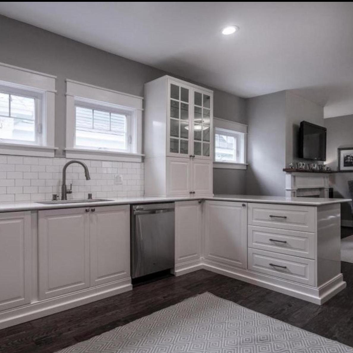 Lots of cabinets and a pantry! (By the way, these are the listing photos. That's not my TV above the fireplace.