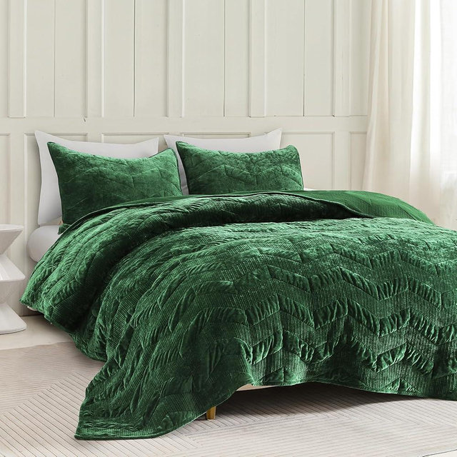 SHALALA Luxury Velvet Quilt Set Queen Size,Ultra Soft Lightweight Summer Velvet Comforter Set, Oversized Bedspread Coverlet with 2 Shams Geometries Pattern,for All Season(Evergreen,Queen)