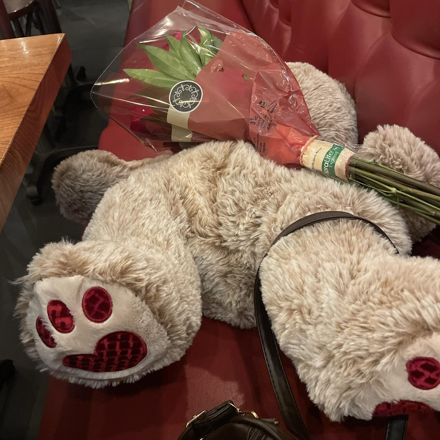 First date picture Ashley snuck to send to Abby with the message “crying in the pizza shop right now”