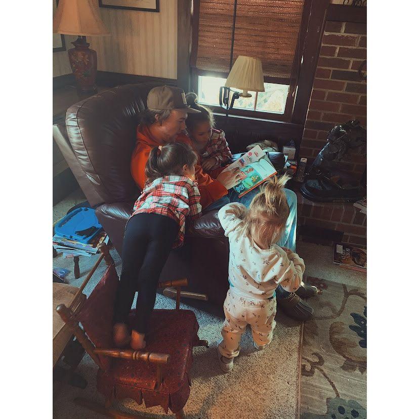 11/26/22- Hannah's "nieces" steal Landon away at Thanksgiving!