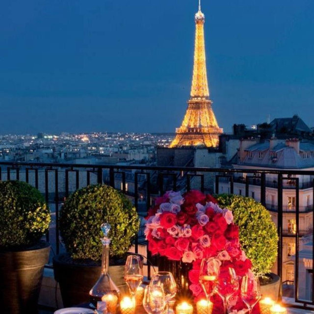Dinner with an Eiffel Tower View