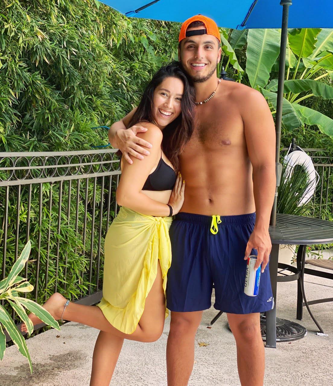9/12/20 - The the first photo posted publicly as a couple! ¡La primera foto publicada públicamente como pareja!