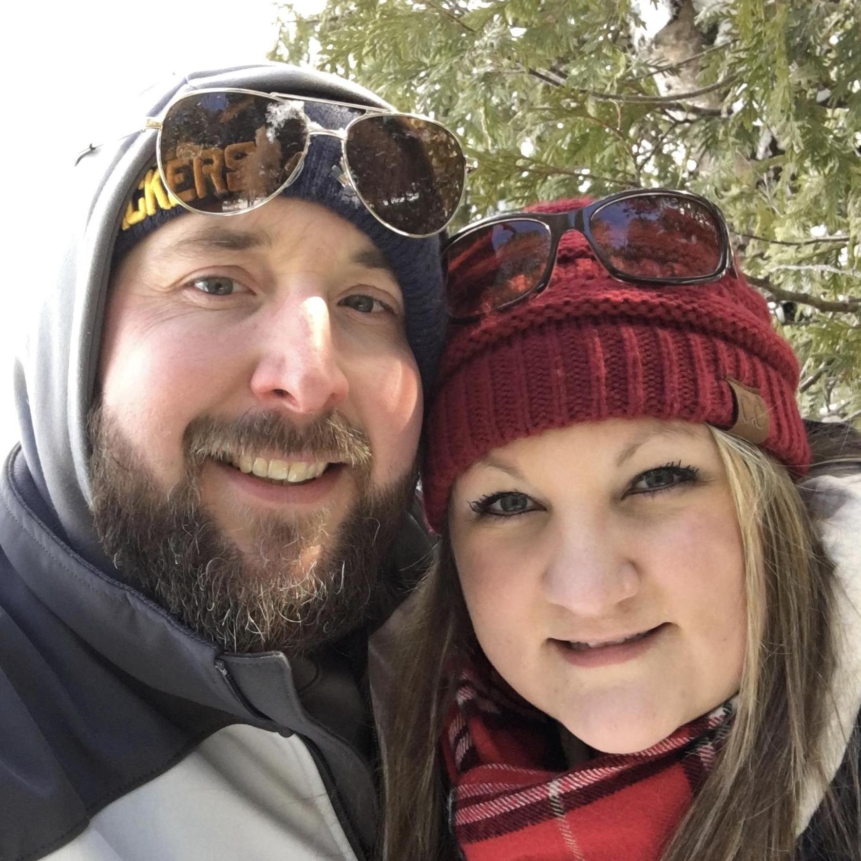 Hiking at Cave Point in Door County. ❄️