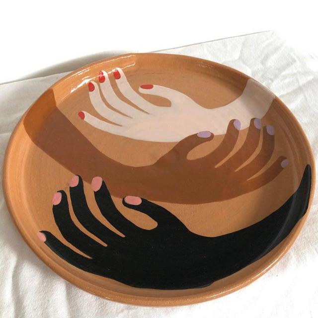 Hands on :: serving plate