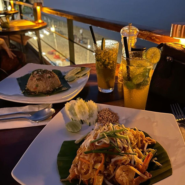 Meals & Dining Experiences