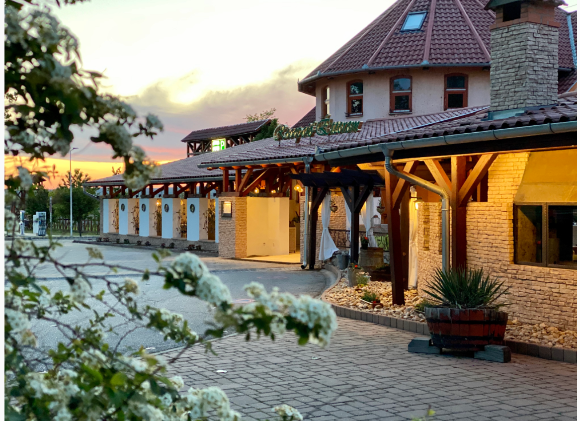 The Wedding Website of Fanni Zsiborás and Andrés Rincón