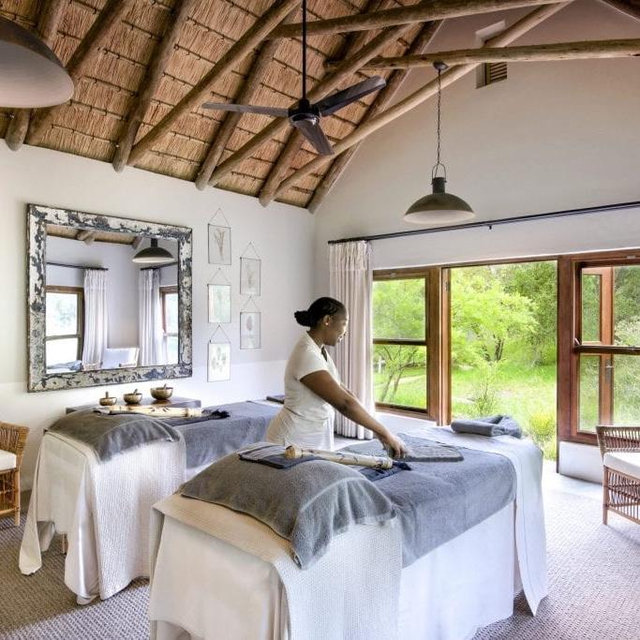 Honeymoon Activity: Couples Massage