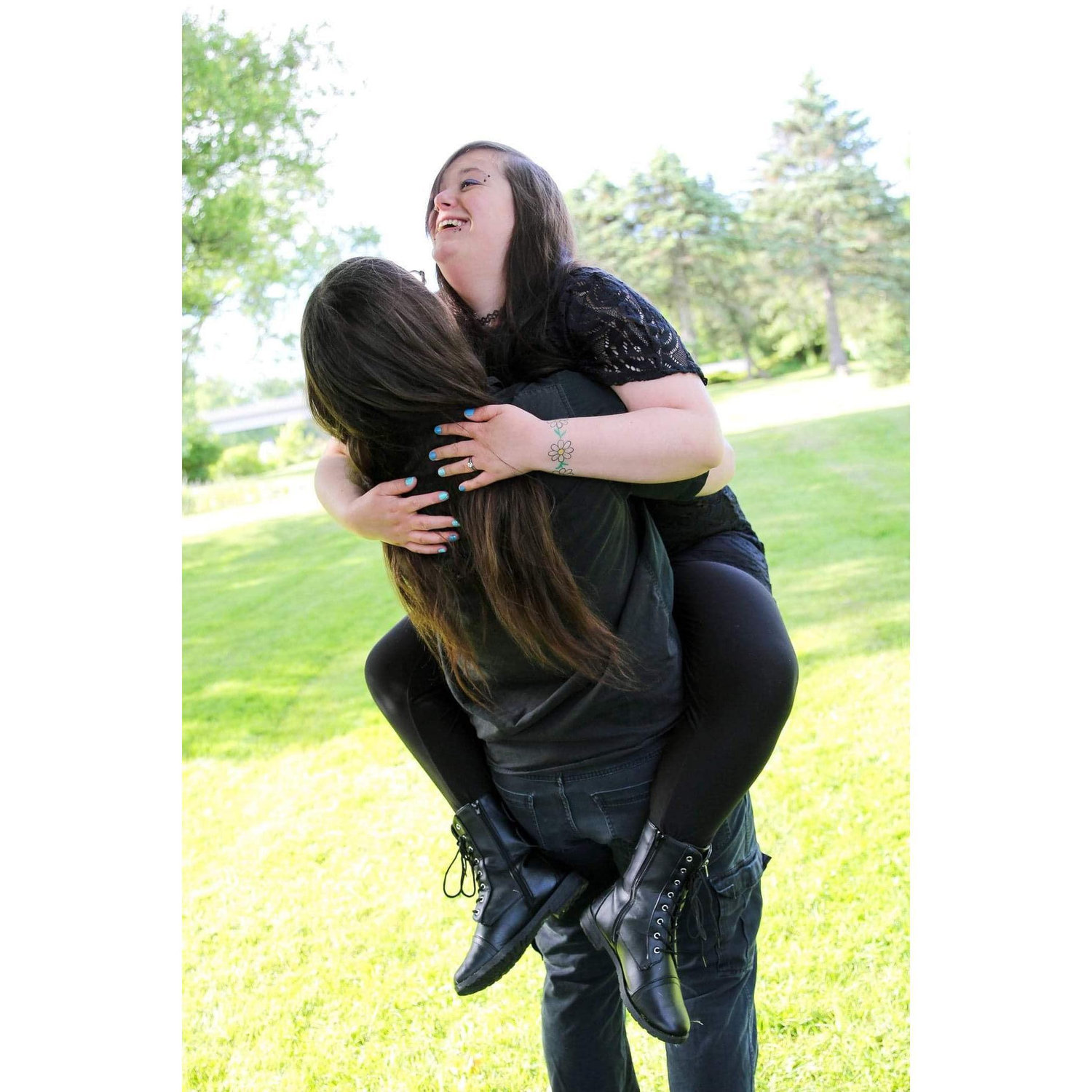 Engagement Photos 🖤
♡Location: North Tonawanda Botanical Gardens
♡Photographer: Alyssa Knowlton, Lyssa Lee Photography