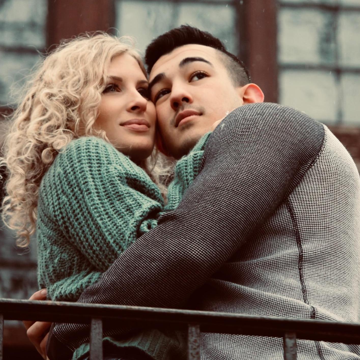 We may not look like it, but it started snowing during this photoshoot and it was bitterly cold!!