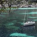 Sail around the calanques of Marseille