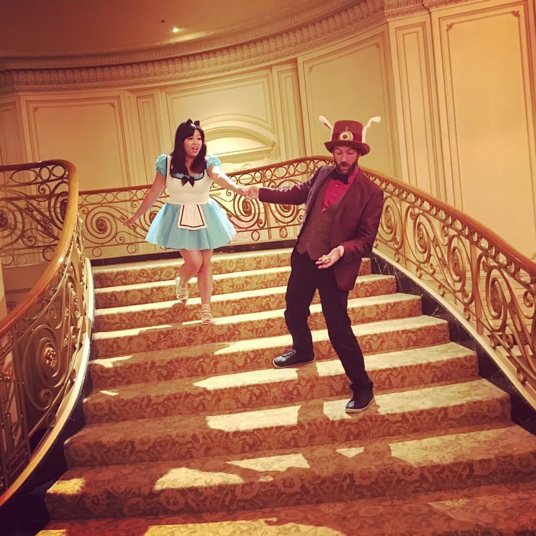 Alice and the Rabbit are late, very late, for a very important date!