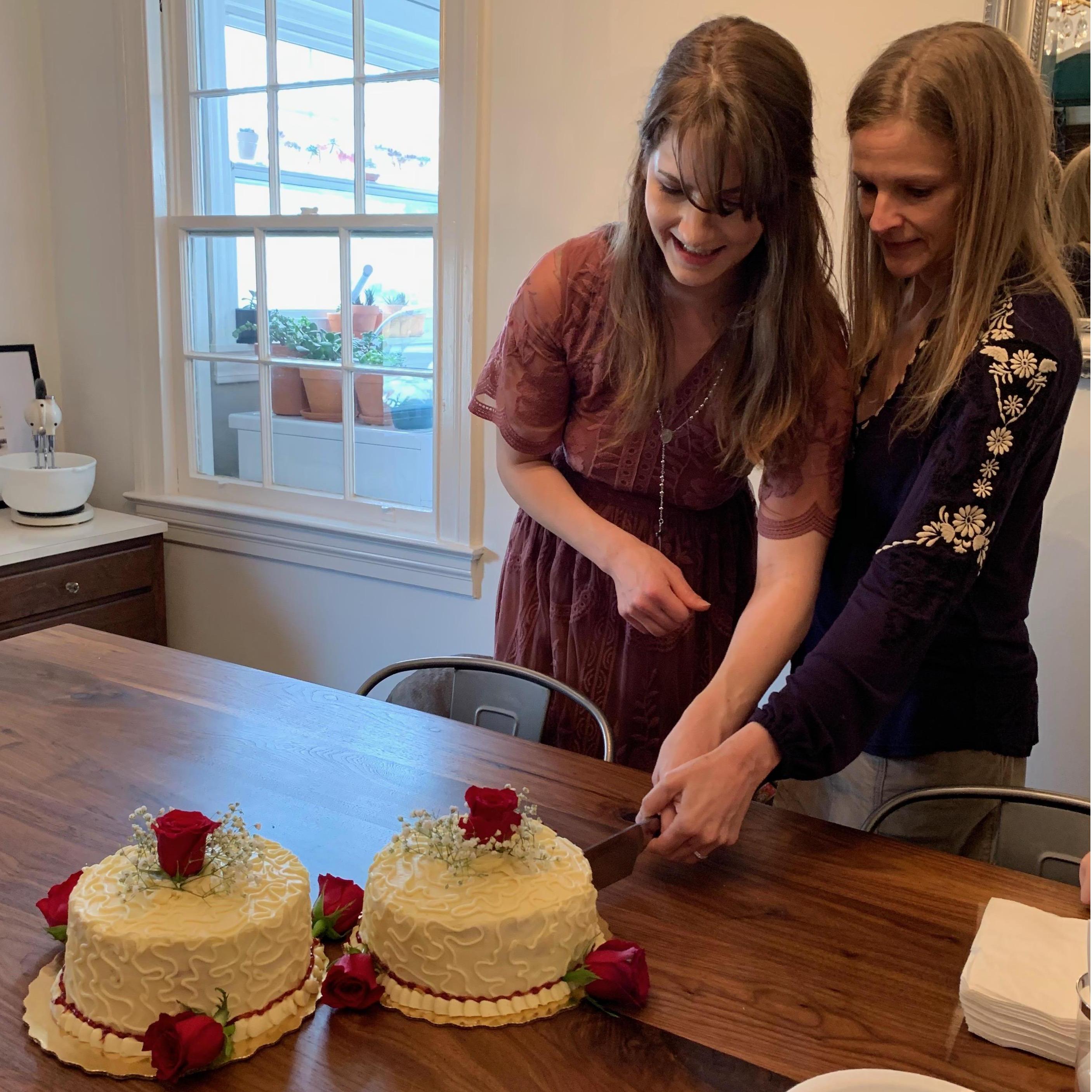 Cutting the elopement cake!