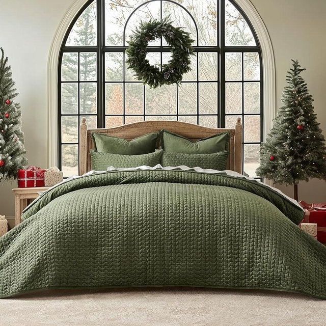 EVERGRACE Luxury Velvet Quilt Set Queen Size 3 Piece, Soft Oversized Cross-Stitch Velvet Comforter Set with Pillow Shams, Lightweight Velvet Coverlet Bedspread Bedding Set for All Seasons, Loden Green