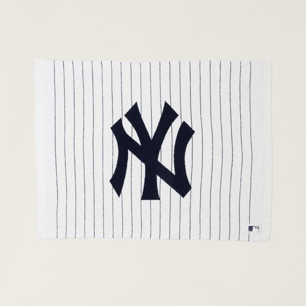 CozyChic® New York Yankees™ Throw